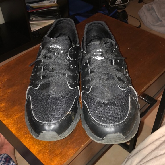 nike huarache triple nike huarache triple